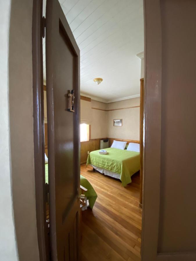 Hostal Chalet Las Violetas Пунта Аренас Екстериор снимка